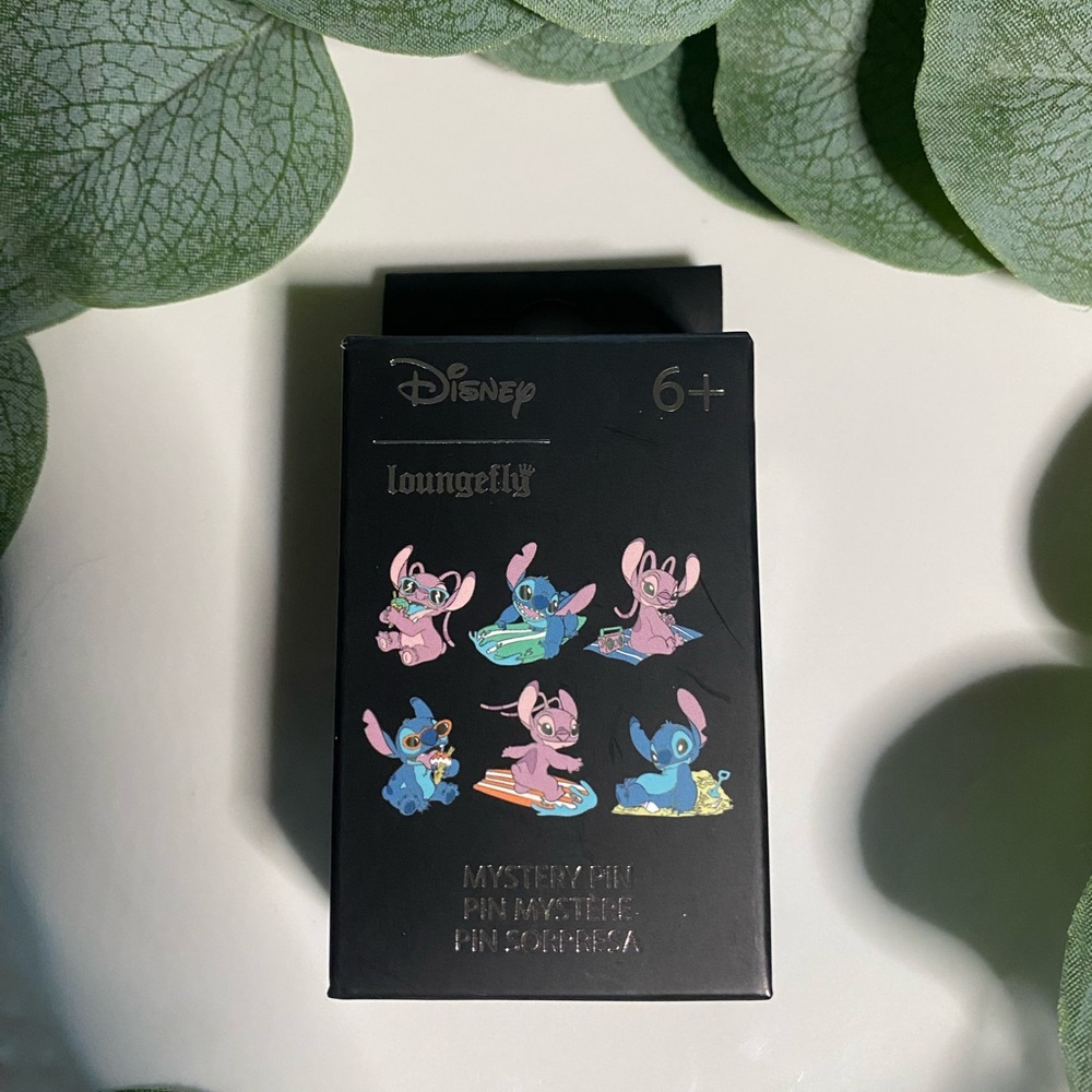 🍦 Disney Loungefly Mystery Pin – Stitch Eating Ice Cream (Lilo & Stitch) 🍦 - Picture 4 of 7